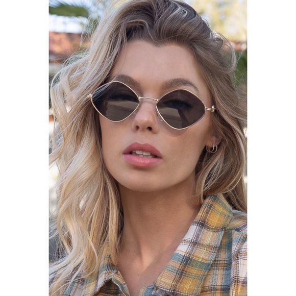 POL Black Studded Peace Sign Premium Graphic Tee - Picture 17 of 17